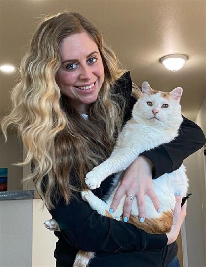 Ashley Morrison Youngest old cat lady Net Worth, Age, Height, Weight, Family, Wiki 2024