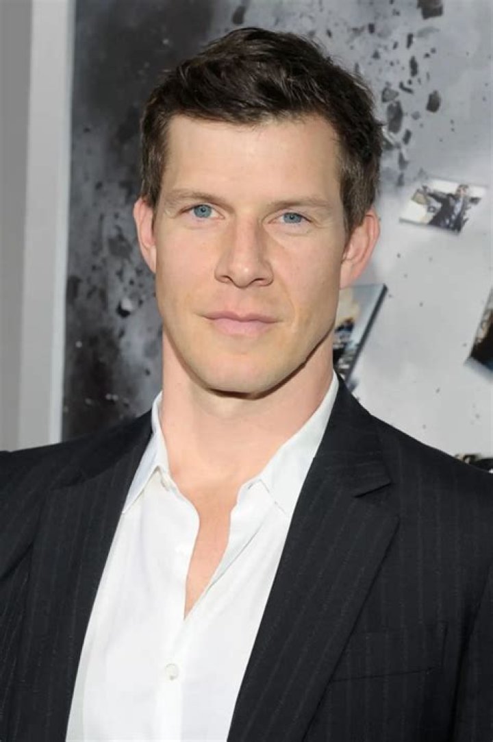 Eric Mabius Net Worth, Age, Height, Wife, Family, Wiki 2024