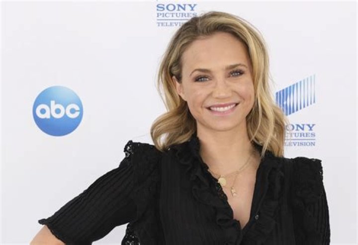 Fiona Gubelmann Net Worth, Age, Height, Weight, Family, Wiki 2024