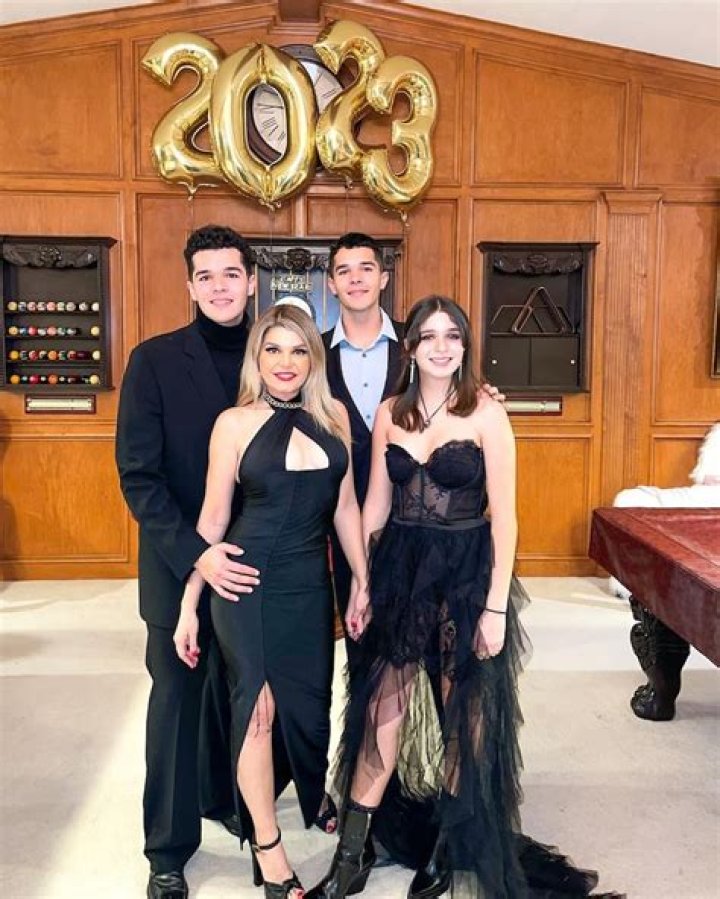 Itati Cantoral Net Worth, Age, Height, Husband, Family, Wiki 2024