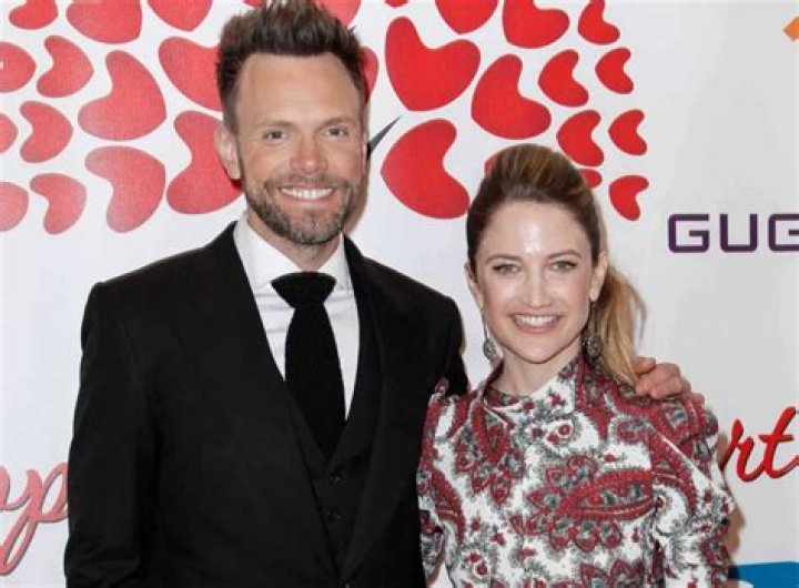 Joel McHale Net Worth, Age, Height, Wife, Family, Wiki 2024