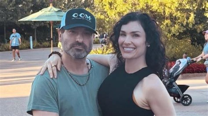 Johnny Galecki Net Worth, Age, Height, Weight, Family, Wiki 2024