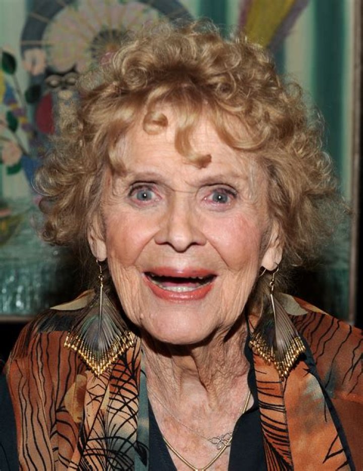 Julia Stuart Net Worth, Age, Height, Weight, Family, Wiki 2024