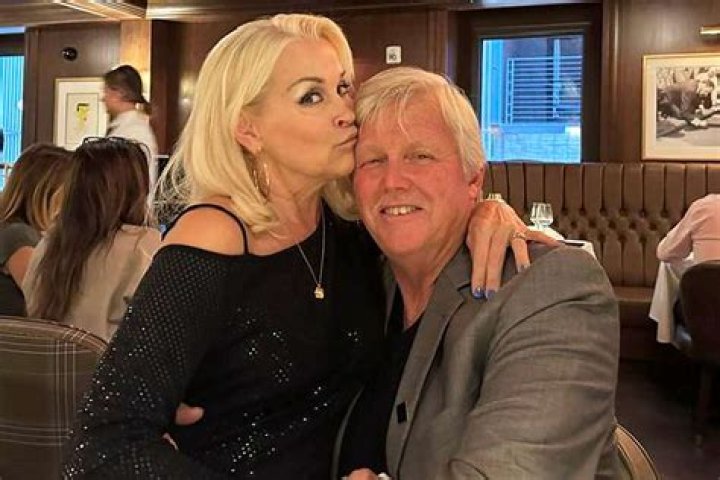 Lorrie Morgan Net Worth, Age, Height, Weight, Family, Wiki 2024